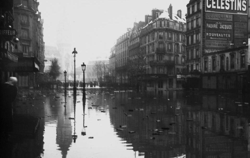 Inondations, 27/1/1910, rue de Lyon [Paris, 12e arrondissement] ; Agence Rol ; 1910 - Source : BnF  