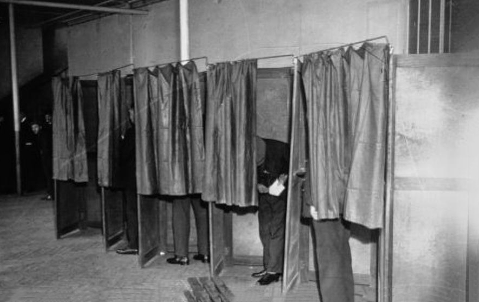 1913 : "Nous voterons désormais sous enveloppes"